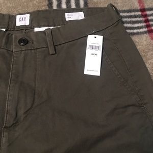 Men’s Gap chino slacks